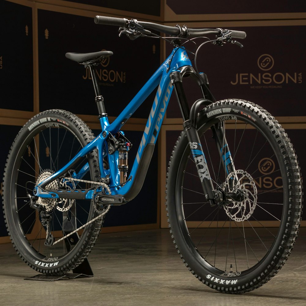 Pivot Switchblade SLX/XT Jenson Exclusive Bike