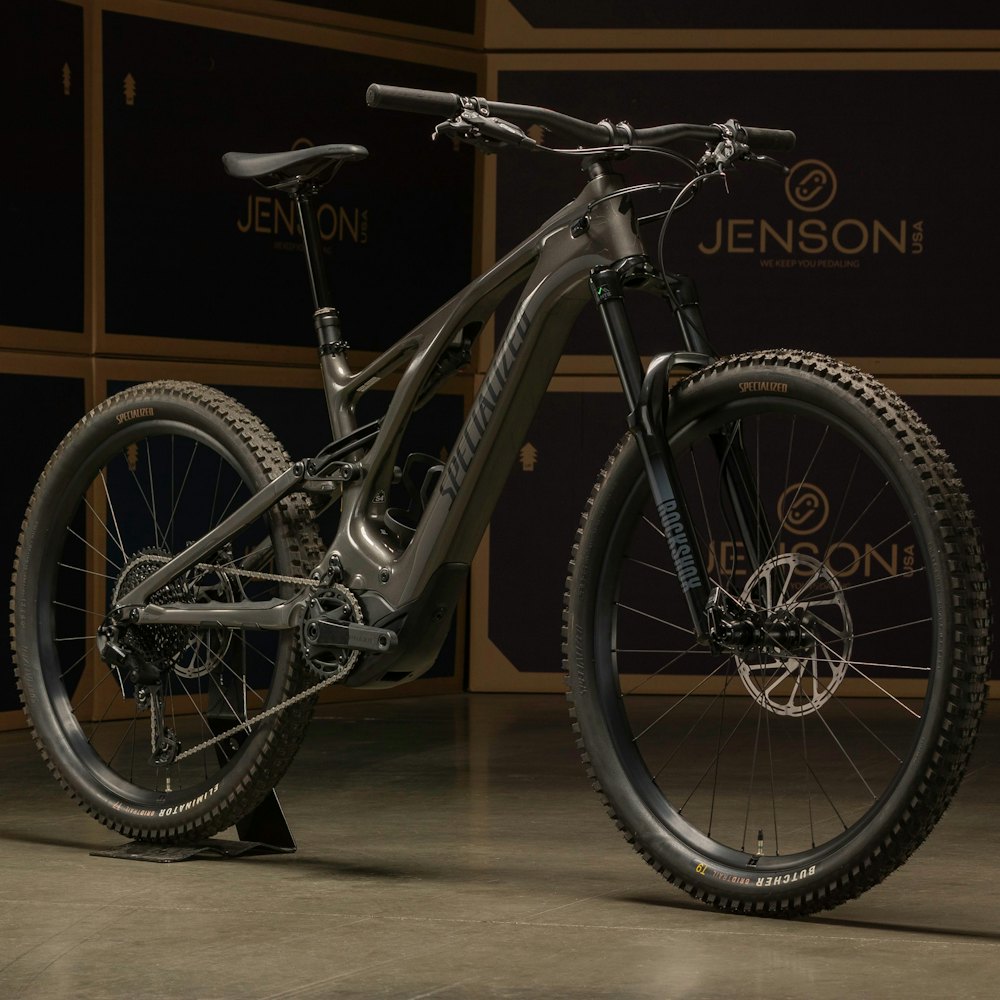 Specialized Levo Carbon E-Bike 2023