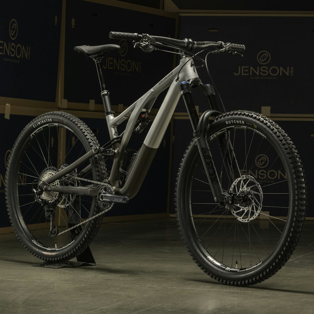 SPECIALIZED STUMPJUMPER EVO XT/SLX LT JENSON EXCLUSIVE BIKE